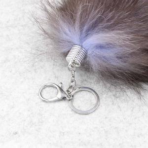 Approvisionnement d'usine moelleux à la mode queues de fourrure naturelle porte-clés vraie queue de renard suspendu fé<span class=keywords><strong>e</strong></span> fourrure queue porte-clés sac charme décor - Product Image 5