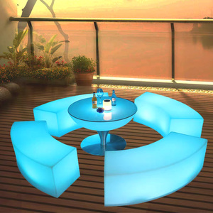 <span class=keywords><strong>Taburete</strong></span> de Bar Moderno de Bambú Curvo Luminoso para Interiores y Exteriores con Asiento Colorido para Uso Comercial - Product Image 1