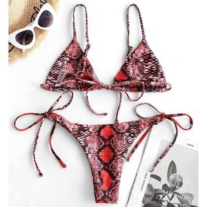 Traje de Baño Sexy con Estampado de Serpiente en Tela Impresa Digitalmente, Bikini Amarillo con Tiras para Mujer - Product Image 2