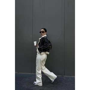 Chaqueta de Cuero de Oveja Negra Otoñal con Detalle de Piel con Flecos, Forro de Satén con Spandex, Logotipo Personalizado, Talla de Mujer - Product Image 4