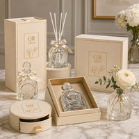 Diffuseur de parfum à bâtonnets en verre transparent 120 ml avec bouchon doré
