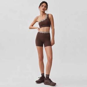 Soutien-gorge de sport asymétrique bicolore, short en dentelle coquillage pour les vacances en plein air, ensemble fitness et yoga - Product Image 2