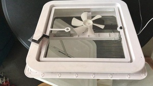 J373 Kit de ventilación Universal de montaje estándar-ventilador de ventilación RV de perfil bajo blanco se monta fácilmente a RV, campistas y <span class=keywords><strong>autocaravanas</strong></span> - Product Image 2