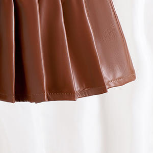 Vêtements pour enfants en bas âge, automne-hiver, vente en gros, haut à rayures, manteau en fourrure à nœud, <span class=keywords><strong>jupe</strong></span> en <span class=keywords><strong>cuir</strong></span> plissée, ensemble de 3 pièces pour petites filles - Product Image 6