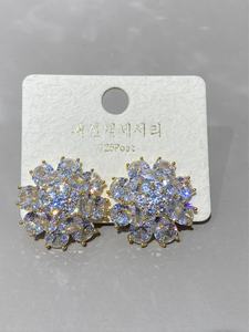 Orecchini a Perno con Fiore Placcati in Oro, Cristalli e Strass, Gioielli Romantici da Festa per Donne - Product Image 3