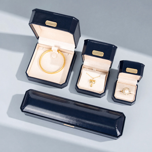 Coffret à bijoux octogonal en cuir PU bleu marine Zebopak avec bague et collier – Collection cadeau de Noël pour fournisseurs - Product Image 3