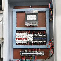 Fraiseuse verticale de haute précision Mingchuang M4W avec broche conique NT40, capacité moyenne, 65-4540 tr/min, 380V