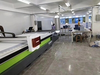 Nouvelle machine de découpe CNC pour tissus textiles (lingerie, denim tricoté, vêtements) avec moteur, pompe et services de vente locale