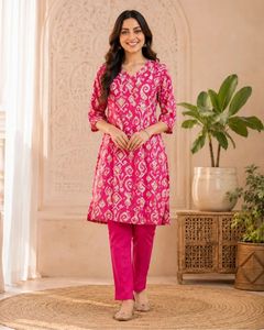 Ensemble Kurta et pantalon Rani Pink élégant, séchage rapide, toutes saisons, en rayonne, tissu doux de qualité supérieure, coupe décontractée, confortable, vêtements traditionnels - Product Image 4