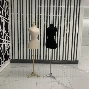Negozio di abbigliamento prop window busts display strumenti di design