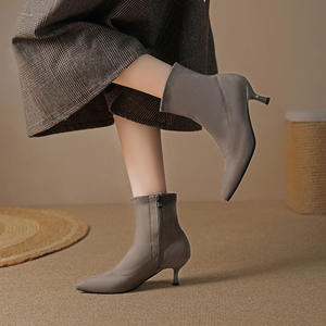 Botas de media pantorrilla ajustadas, modernas y versátiles para mujer, para otoño e invierno, con tacones gruesos. - Product Image 6