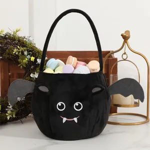 Bat bordado felpa Halloween truco o trato bolsa al por mayor negro murciélago Halloween caramelo cubo