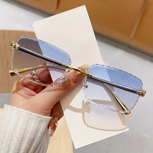 <b>Frameless</b> Beveled Square Sunglasses Metal <b>Frame</b> Pc Lens Uv400 Protection Unisex For Driving Outings Cycling Parties - Product Image 2