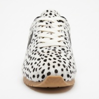 Vente en gros OEM Chaussures de sport rétro pour femmes en PU et daim synthétique à imprimé taches de dalmatien, chaussures de tous les jours, semelle extérieure en TPR caramel, baskets à lacets
