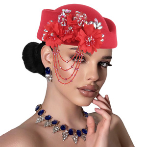 Béret doux en feutre rétro européen et américain pour femmes, avec accessoires en strass et pompon - Product Image 3