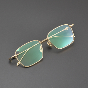 Montura de gafas de miopía cuadradas de titanio puro ultraligeras a la moda de alta calidad, monturas de gafas hechas a mano <span class=keywords><strong>retro</strong></span> unisex - Product Image 1