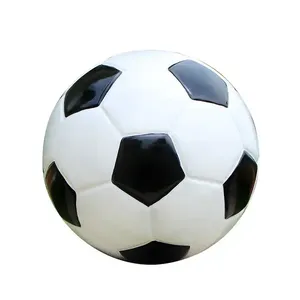 Escultura de balón de fútbol de fibra de vidrio icónica de gran tamaño hecha a medida estatua icono deportivo realista para la venta Impresión de troquelado de fundición - Product Image 2