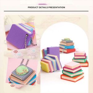 Porte-clés Clicker Fingertip en Gros pour Série de Livres, Petit Pendentif pour Sac à Main - Product Image 3