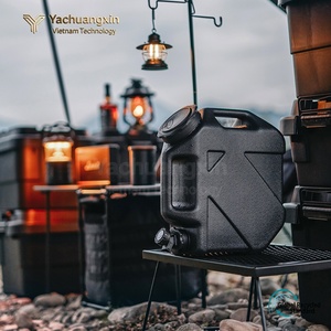 Conteneur d'eau portable en plastique noir avec deux bouchons pour le camping et l'extérieur, conception durable - Product Image 2