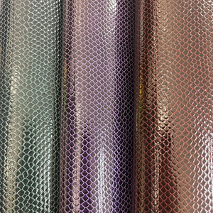 Tissu en similicuir de voyage holographique métallique en cuir PU gaufré marron clair écologique pour canapé sac vêtement - Product Image 3
