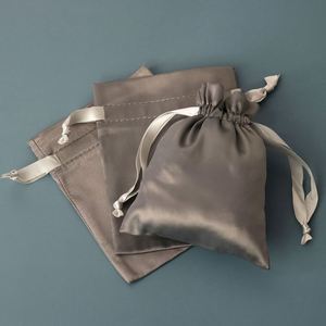 Bolsa de Satén con Cordón, Negra, Grande, Económica, Reciclable y Ecológica, con Logotipo Personalizado para Regalo - Product Image 3