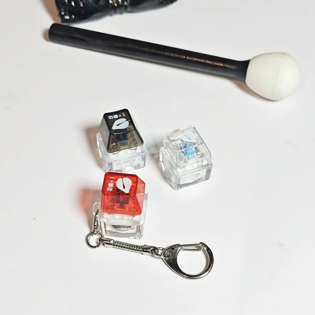 Low MOQ Custom Keyboard Keycaps Design Keycap Keychain Keycap Keyboard Click Multiple Color Keyrings Charm