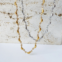 Collier ras du cou de luxe pour femme en acier inoxydable plaqué or 18 carats avec pendentif géométrique banane de créateur, chaîne courte