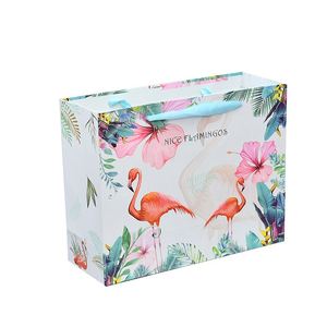 Sac en papier pour le shopping au design élégant, lignes fluides et couleurs vives - Product Image 3