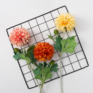 Fleur artificielle en soie Dahlia à tige unique de style européen, feuilles pour décoration de cérémonie de mariage, salon, table à manger, arrangement floral - Product Image 1