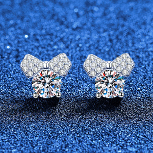 <span class=keywords><strong>Orecchini</strong></span> in <span class=keywords><strong>Argento</strong></span> S925 con Moissanite Taglio Rotondo 1ct VVS GRA, Gioielli Raffinati con Piccolo Fiocco <span class=keywords><strong>per</strong></span> Bambine - Product Image 1