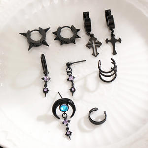 स्ट्रीट डार्क पंक स्पिड रिवेट तितली सुपर कूल महिलाओं के सोने की प्लेटेड स्टेनलेस स्टील स्टड इयररिंग्स हिप-हॉप ट्रेंडी - Product Image 3