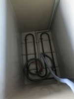 Système d'anodisation pour alliages d'aluminium, exporté en Espagne ; comprend un redresseur, un refroidisseur d'eau et un système d'évacuation des émissions.