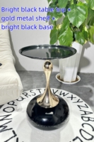 Table basse de luxe ronde blanche et dorée pour salon, avec pieds en acier et plateau en céramique