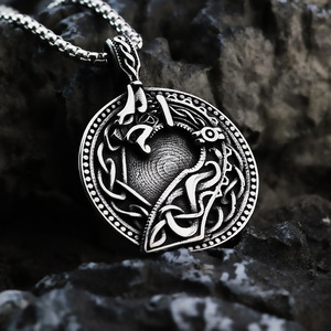 Yunnique – collier avec pendentif loup celtique Viking en acier inoxydable pour hommes, design asymétrique, bijoux cadeau - Product Image 2