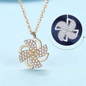 Collana con Ciondolo a Forma di Mulino a Vento Rotante per Donne, Accessorio Semplice da Indossare Quotidianamente - Product Image 1