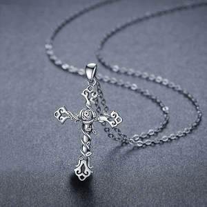 Collana con Ciondolo a Forma di Rosa Classica Romantica con Spine e Design a Faccia di Rosa, con Catena a Maglie, per Donna - Product Image 2