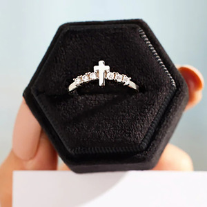 Anello Impilabile con Zirconi per Donne, Gioiello da Dito Minimalista e alla Moda - Product Image 6