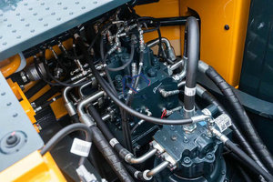 Excavatrice Hyundai 220 d'origine, modèle 2024, occasion, excellent état, moteur, boîte de vitesses, pompe à vendre - Product Image 4