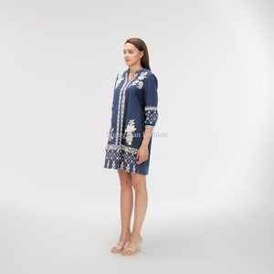 Robe courte pour femme OEM, bleu, col en V, robe brodée pour femme - Product Image 5