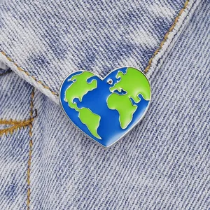 绿色地球心世界地图标签别针合金胸针帽子服装袋珐琅别针旅行纪念徽章男女通用珠宝礼品
