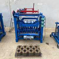Machine à fabriquer des blocs creux et des pavés en cendres volantes avec fonctionnement automatique du moteur