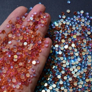 Oleeya Wholesale Small Packet Aurora Colors Ss6 Ss10 Ss16 Flat Back Hot Fix Crystal Rhinestone in Bulk for Garment Accessories - Product Image 6