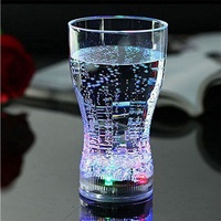 Vente en gros de gobelets en verre LED lumineux de haute qualité, gobelets clignotants pour les fêtes, décoration de fête, fournitures pour bar