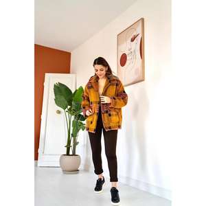 Manteau à carreaux pour femme taille XL avec décoration en cristal, col à capuche à bouton unique, imprimé moutarde et fuchsia pour les saisons printemps, automne et hiver - Product Image 3