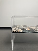 Table basse moderne courbée style Mid-Century en acrylique réglable T-163 avec cadre doré et plateau en marbre noir, mobilier de salon en plastique pour la maison