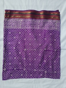 Fournisseur en gros de sarongs, paréos et foulards légers et élégants pour femmes, imprimés à la main sur blocs de bois avec bordure Zari, vêtements de plage - Product Image 2