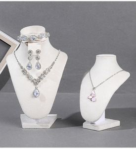 Nhà máy trực tiếp Chứng Khoán bán buôn nhung trắng Vòng cổ bông tai vòng đeo tay thiết lập đồ trang sức bao bì hiển thị bức tượng bán thân đứng kích thước khác nhau - Product Image 4