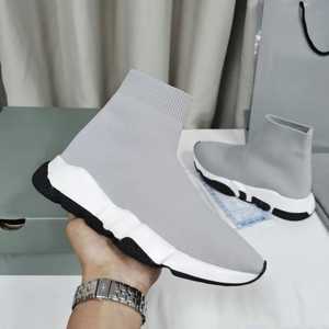 รองเท้าผ้าใบดีไซน์เนอร์สไตล์สปอร์ตย้อนยุคคุณภาพสูง รองเท้าผ้าใบหรูหราสำหรับผู้ชาย ทันสมัย สวมใส่สบาย ระบายอากาศได้ดี เหมาะสำหรับเดินเล่นแบบลำลอง - Product Image 1