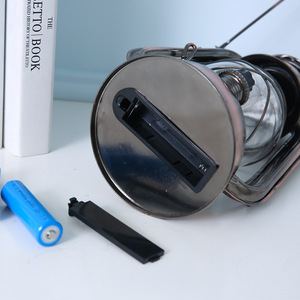 Bán Buôn Retro Red 18650 Pin LED Bão Đèn Lồng Có Thể Sạc Lại Dầu Hỏa Cho Đám Cưới - Product Image 5