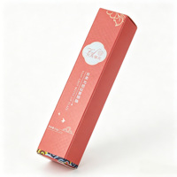 Boîte d'emballage cosmétique rouge personnalisable en matériau SBS, très demandée, avec finition UV et gaufrage pour rouge à lèvres, baume à lèvres, poudre libre (personnalisable)